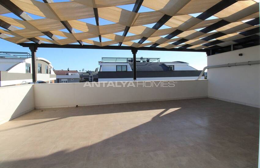 Lara'da Bahçeli ve Havuzlu Müstakil Yaşama Uygun Lüks Villa 39