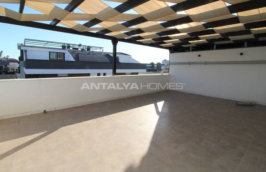 Lara'da Bahçeli ve Havuzlu Müstakil Yaşama Uygun Lüks Villa 40