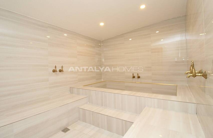 Lara'da Bahçeli ve Havuzlu Müstakil Yaşama Uygun Lüks Villa 44