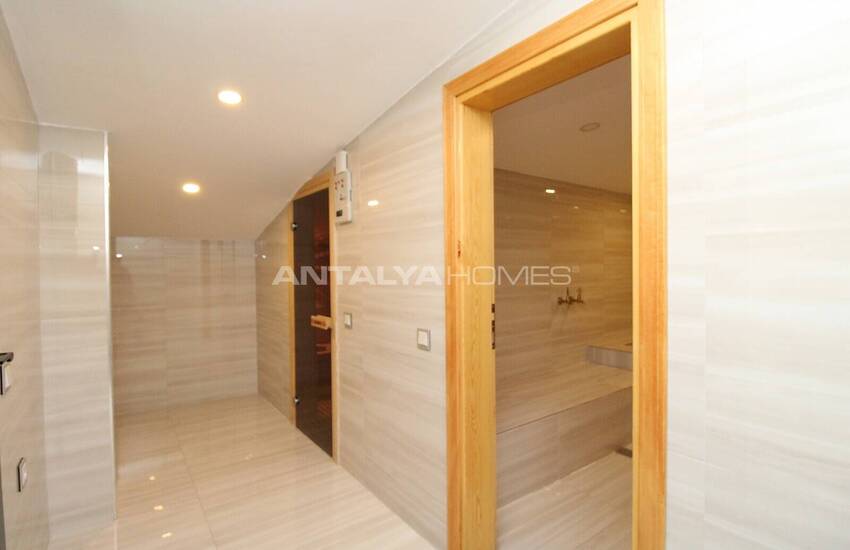 Lara'da Bahçeli ve Havuzlu Müstakil Yaşama Uygun Lüks Villa 46