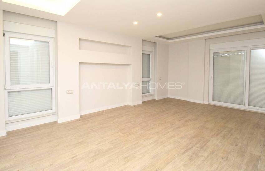 Lara'da Bahçeli ve Havuzlu Müstakil Yaşama Uygun Lüks Villa 20