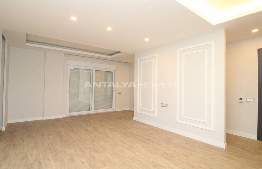 Lara'da Bahçeli ve Havuzlu Müstakil Yaşama Uygun Lüks Villa 21