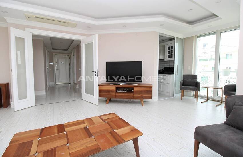 Antalya Lara'da Havuzlu Butik Sitede Plaja Yakın Daire 13