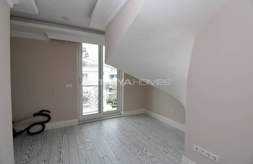 Antalya Lara'da Havuzlu Butik Sitede Plaja Yakın Daire 21