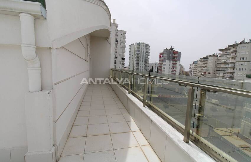 Antalya Lara'da Havuzlu Butik Sitede Plaja Yakın Daire 27