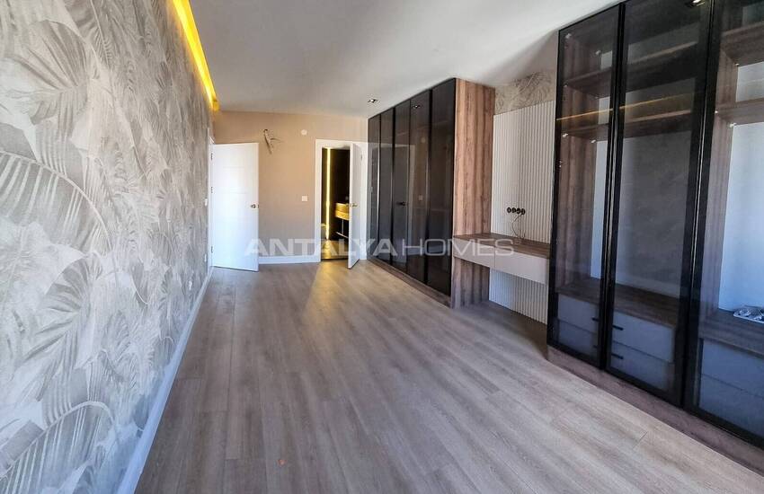 Duplex Flat in Central Location Close to Sea in Antalya Guzeloba 13