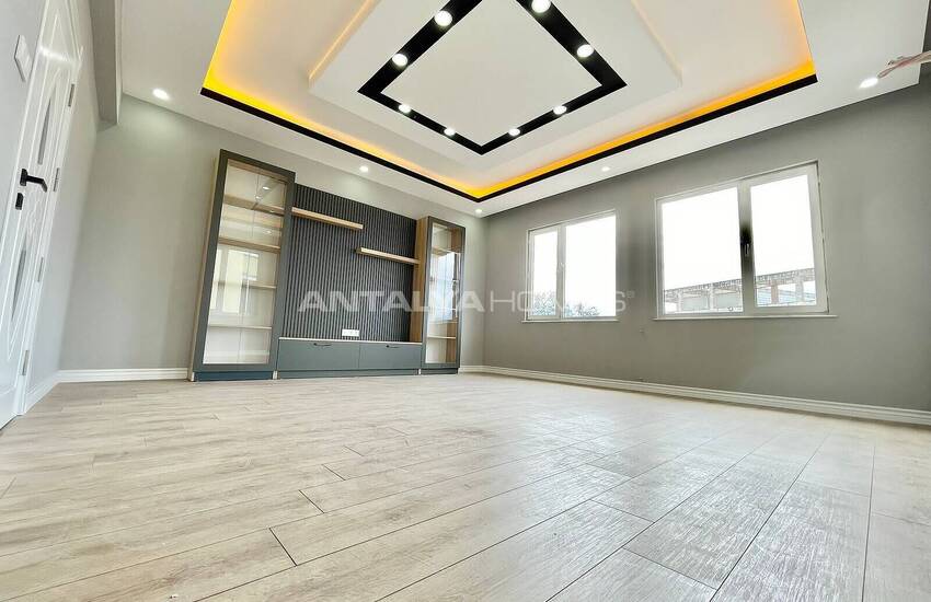 Apartment with Wide and Spacious Interiors in Antalya Muratpasa 6