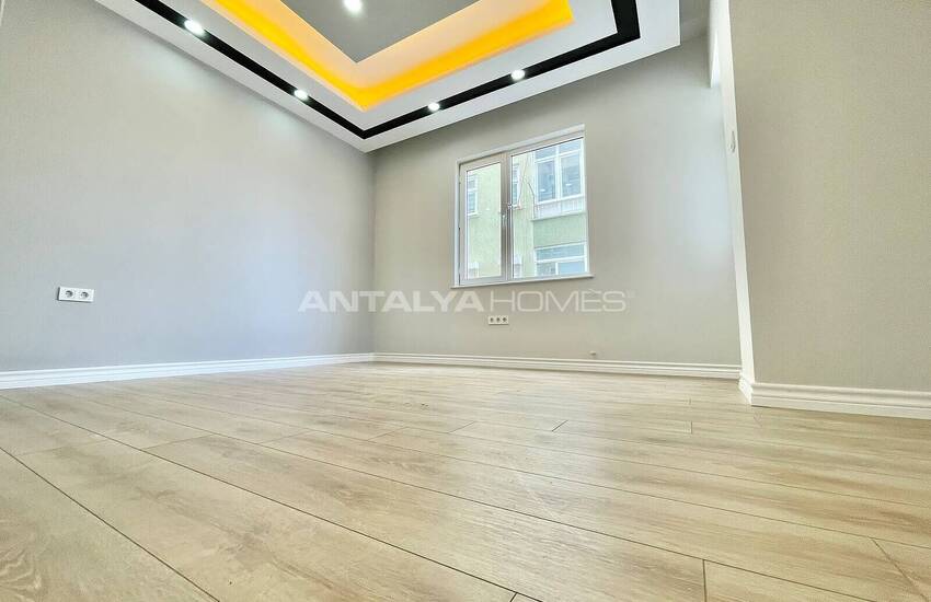 Apartment with Wide and Spacious Interiors in Antalya Muratpasa 15