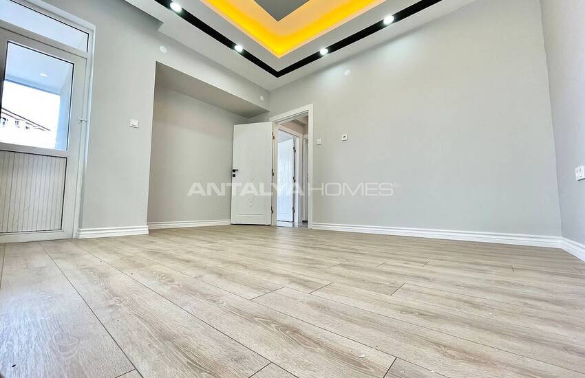 Apartment with Wide and Spacious Interiors in Antalya Muratpasa 16