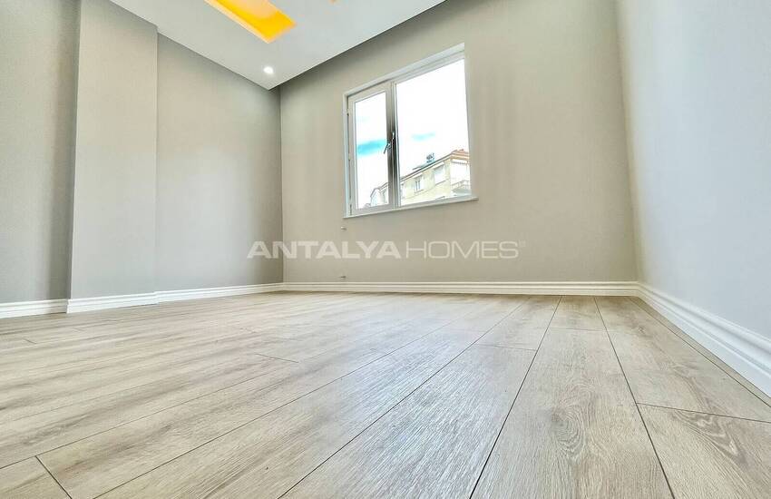 Apartment with Wide and Spacious Interiors in Antalya Muratpasa 17