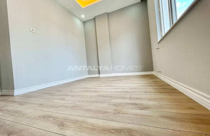 Apartment with Wide and Spacious Interiors in Antalya Muratpasa 18