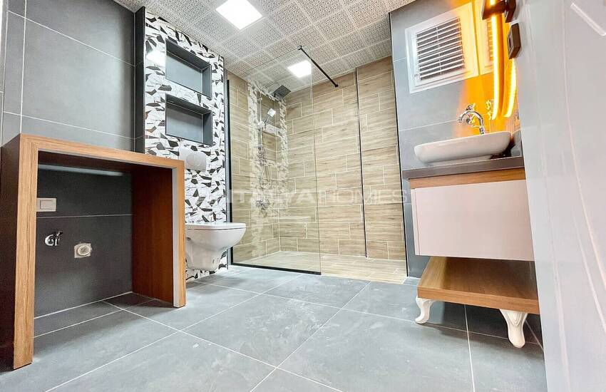 Apartment with Wide and Spacious Interiors in Antalya Muratpasa 19