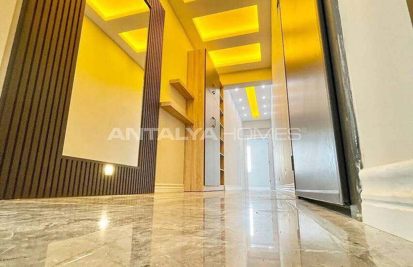 Apartment with Wide and Spacious Interiors in Antalya Muratpasa 22