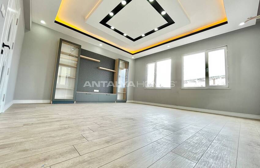 Apartment with Wide and Spacious Interiors in Antalya Muratpasa 8