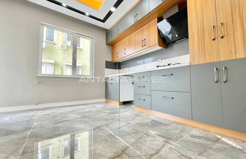 Apartment with Wide and Spacious Interiors in Antalya Muratpasa 9