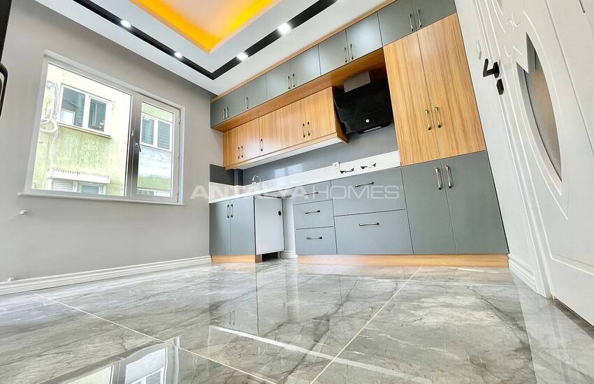 Apartment with Wide and Spacious Interiors in Antalya Muratpasa 11