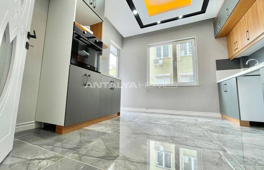 Apartment with Wide and Spacious Interiors in Antalya Muratpasa 12