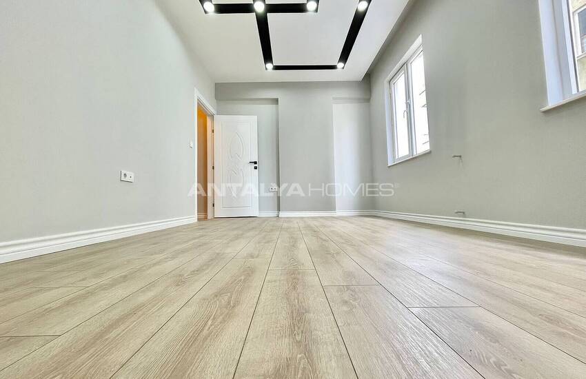 Apartment with Wide and Spacious Interiors in Antalya Muratpasa 14