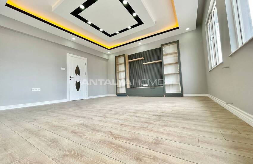 Apartment with Wide and Spacious Interiors in Antalya Muratpasa 5