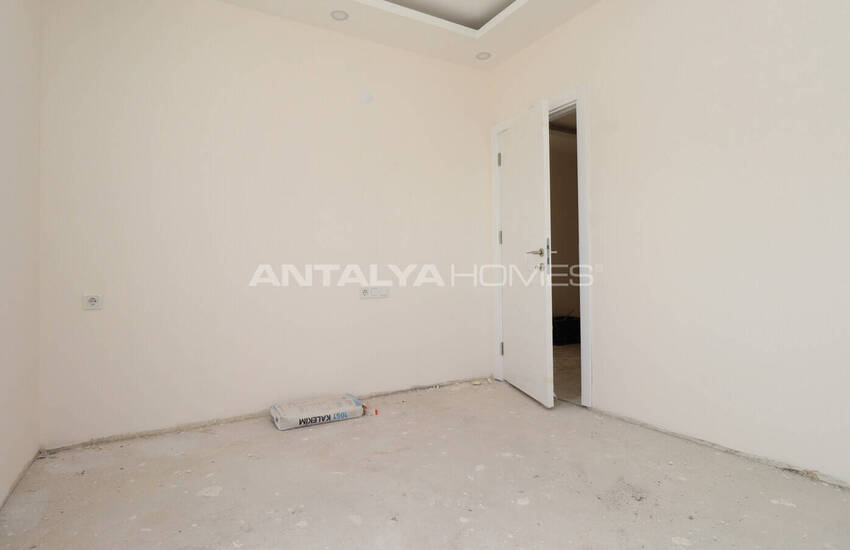 Döşemealtı'da Sosyal Olanaklara Yakın Şık Tasarımlı Daireler 3