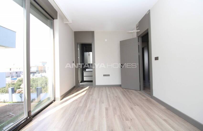 Aksu Kemerağzı'nda Deniz Manzaralı Lüks Müstakil Villa 26