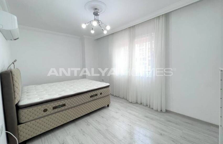 Antalya Kepez'de Havuzlu Sitede Satılık Arakat Daire 11