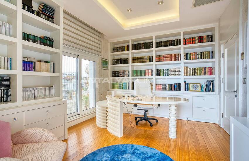 Antalya Lara'da Deniz ve Dağ Manzaralı Eşyalı Lüks Daire 24