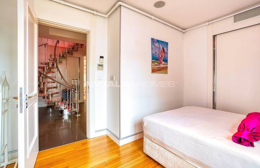 Antalya Lara'da Deniz ve Dağ Manzaralı Eşyalı Lüks Daire 26