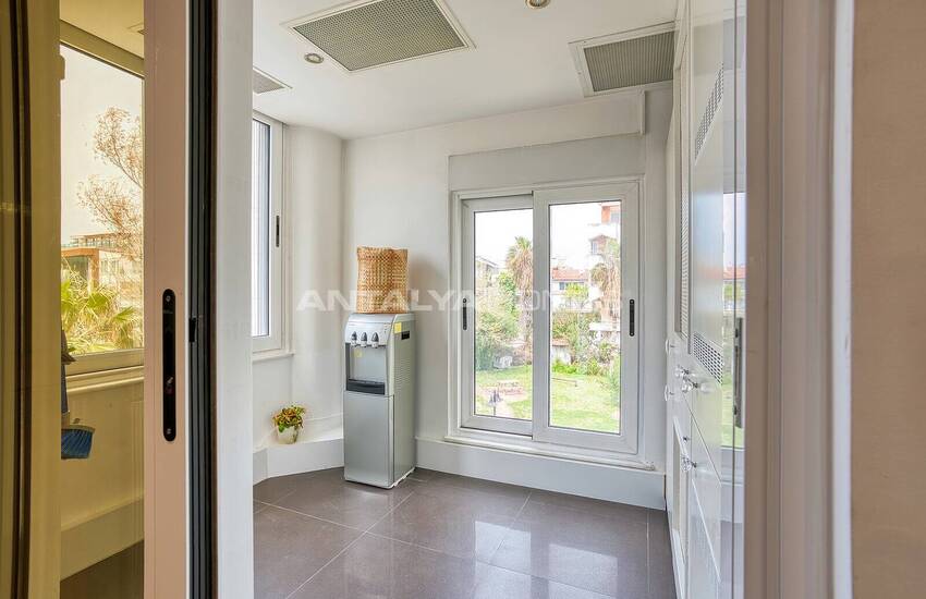 Antalya Lara'da Deniz ve Dağ Manzaralı Eşyalı Lüks Daire 28