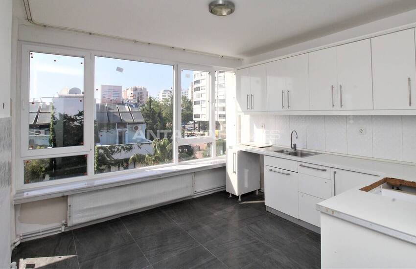 Lara'da Merkezi Konumda Deniz Manzaralı Geniş Daire 19