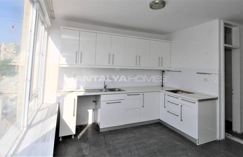 Lara'da Merkezi Konumda Deniz Manzaralı Geniş Daire 18