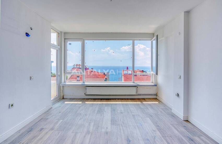 Lara'da Merkezi Konumda Deniz Manzaralı Geniş Daire 14