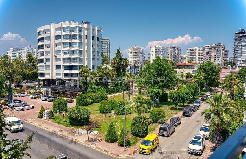 Lara'da Merkezi Konumda Deniz Manzaralı Geniş Daire 16