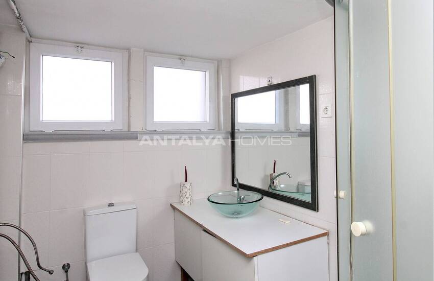 Lara'da Merkezi Konumda Deniz Manzaralı Geniş Daire 24