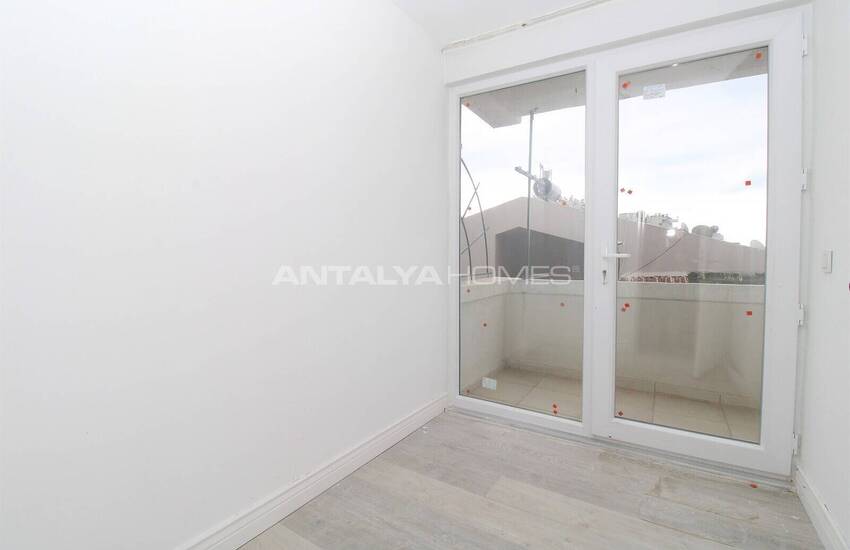 Lara'da Merkezi Konumda Deniz Manzaralı Geniş Daire 21