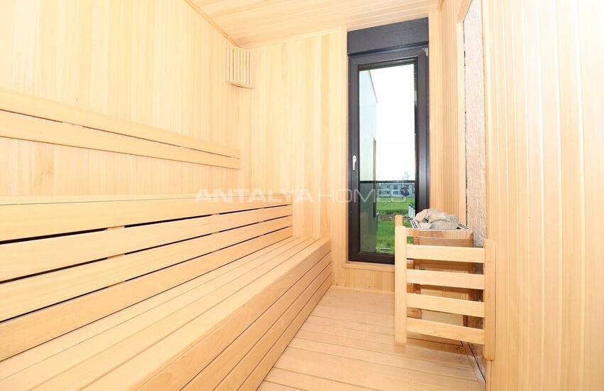 Döşemealtı'nda Özel Havuzlu ve Bahçeli Taşınmaya Hazır Villa 24