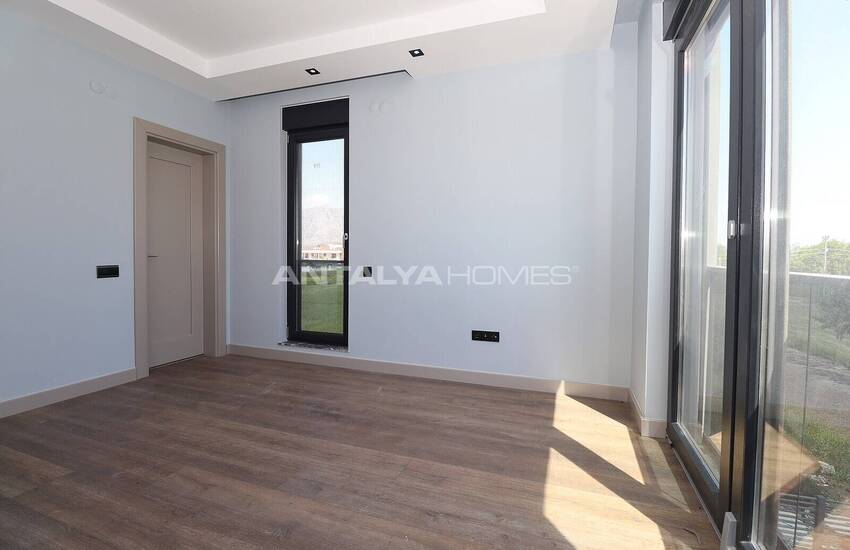 Döşemealtı'nda Özel Havuzlu ve Bahçeli Taşınmaya Hazır Villa 29