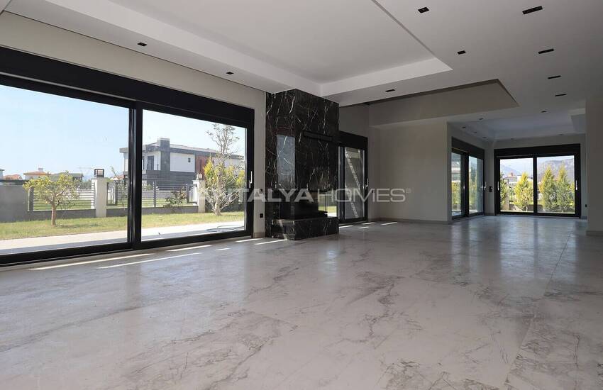 Döşemealtı'nda Özel Havuzlu ve Bahçeli Taşınmaya Hazır Villa 13