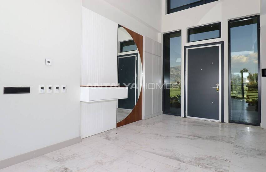 Döşemealtı'nda Özel Havuzlu ve Bahçeli Taşınmaya Hazır Villa 37