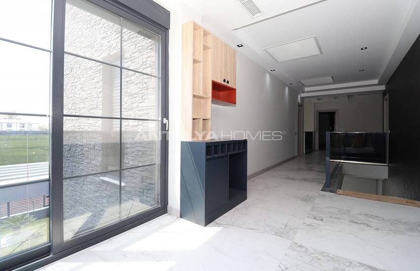 Döşemealtı'nda Özel Havuzlu ve Bahçeli Taşınmaya Hazır Villa 38