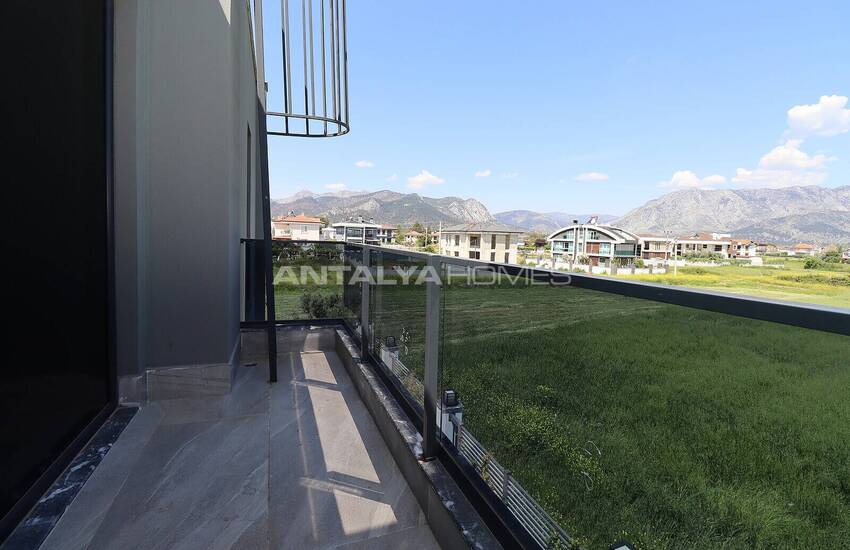 Döşemealtı'nda Özel Havuzlu ve Bahçeli Taşınmaya Hazır Villa 41