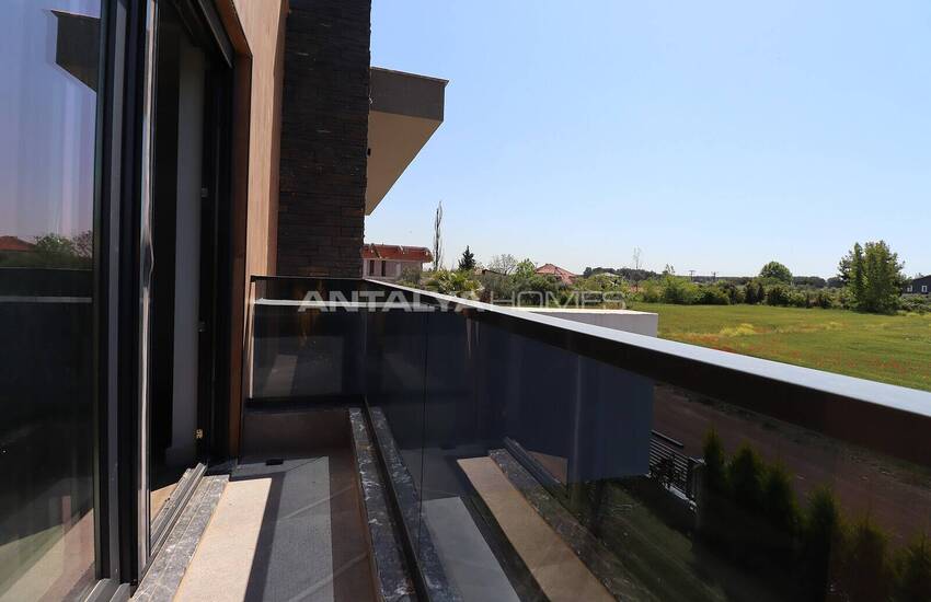 Döşemealtı'nda Özel Havuzlu ve Bahçeli Taşınmaya Hazır Villa 42