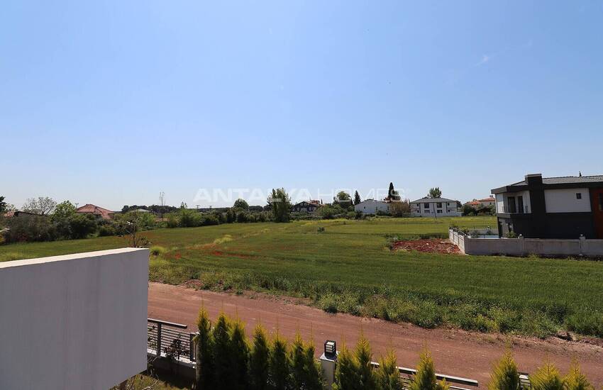 Döşemealtı'nda Özel Havuzlu ve Bahçeli Taşınmaya Hazır Villa 43