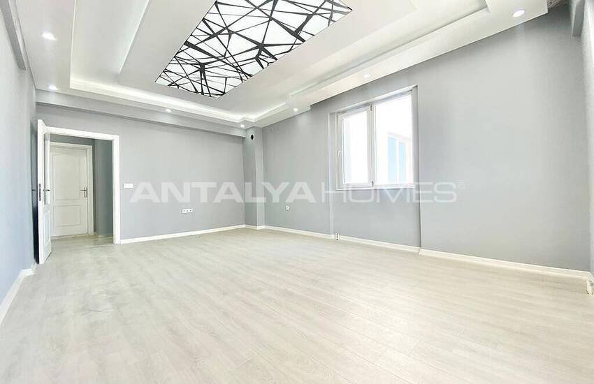 Spacious Ready to Move Apartment in Complex in Antalya