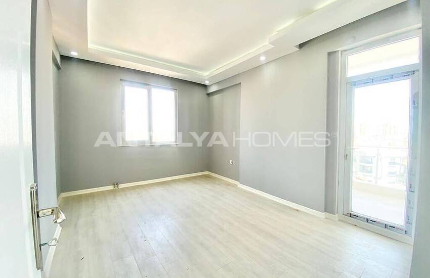 Antalya Muratpaşa'da Site İçinde Bakımlı ve Geniş 3+1 Daire 17