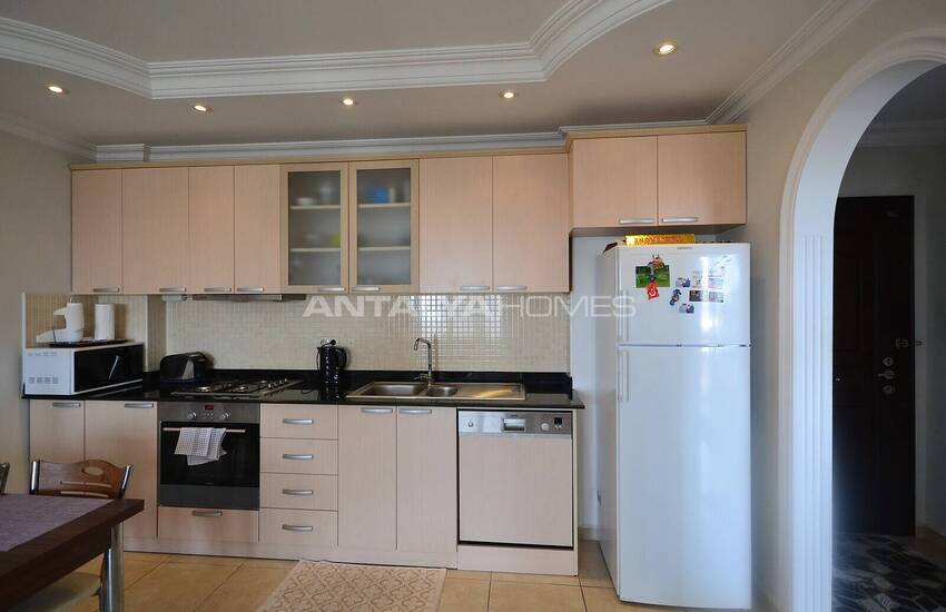 شقة مفروشة مطلة على البحر والمدينة في الانيا 58