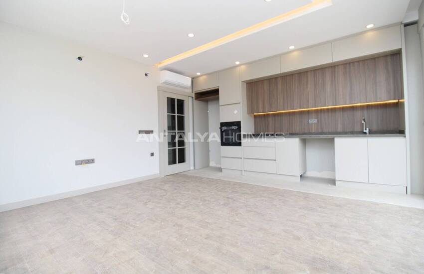 Antalya Aksu'da Site İçerisinde Havuz Manzaralı Daireler 9