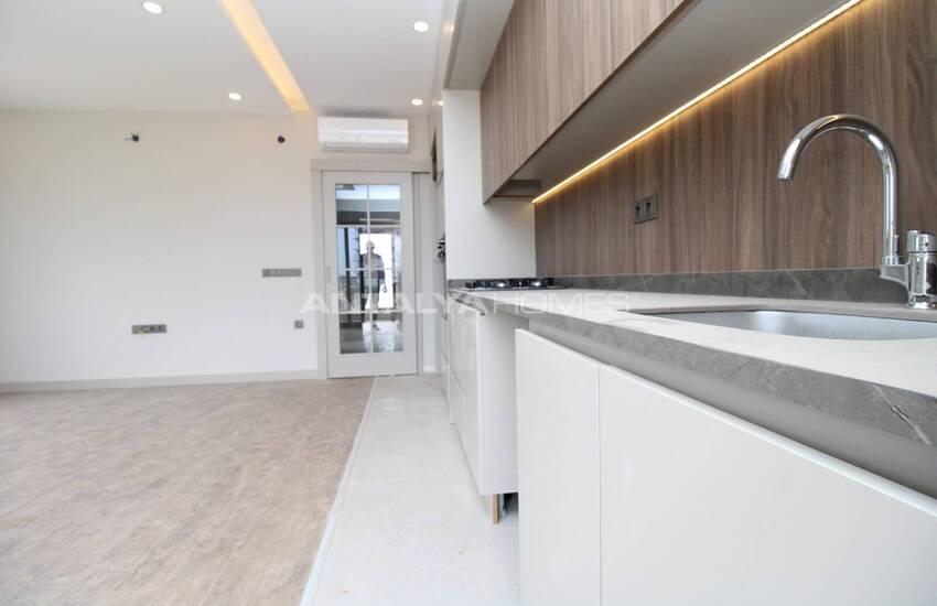 Antalya Aksu'da Site İçerisinde Havuz Manzaralı Daireler 11