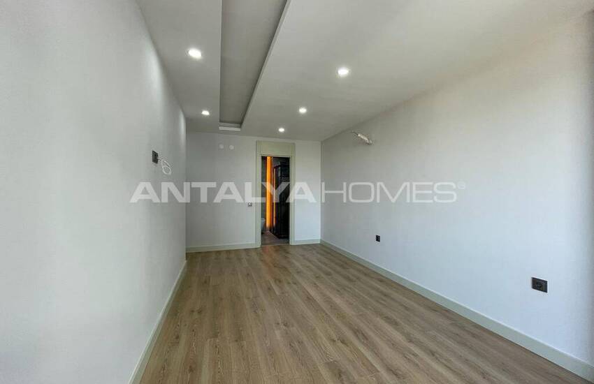 Apartment with En-suite Bathroom in Complex in Antalya 25