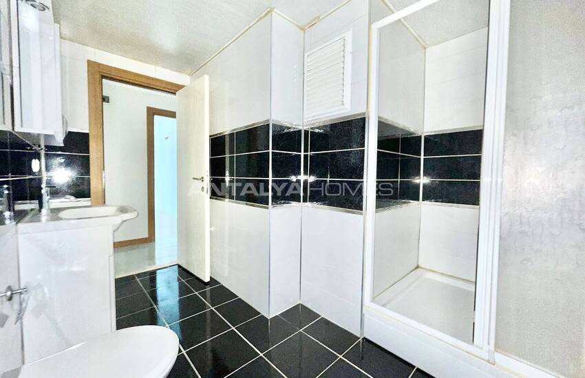 Muratpaşa'da Kapalı Otoparklı ve Güvenlikli Sitede 2+1 Daire 18